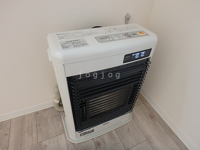 その他設備　灯油ストーブ完備。