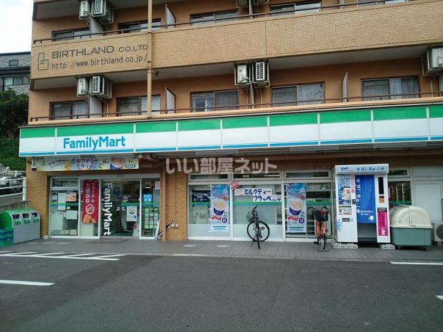 コンビニ　ファミリーマート　小松島店（コンビニ）まで128m