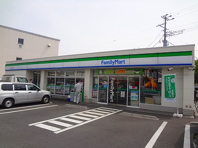 コンビニ　ファミリーマート（コンビニ）まで816m