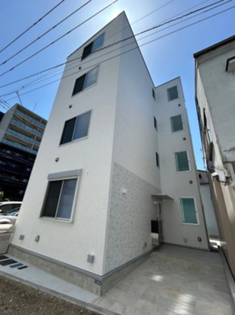 建物外観　４階建ての賃貸マンション