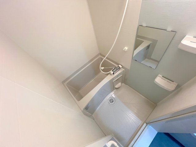 バス・シャワールーム　広めのお風呂は一日の疲れを癒してくれます。