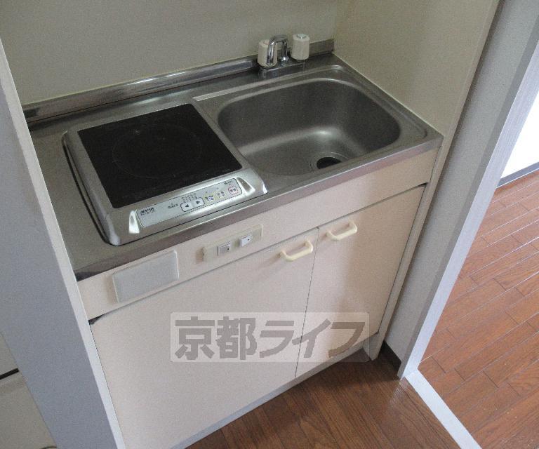キッチン　すっきりしたユニットバスです。