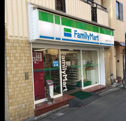 コンビニ　ファミリーマート（コンビニ）まで157m