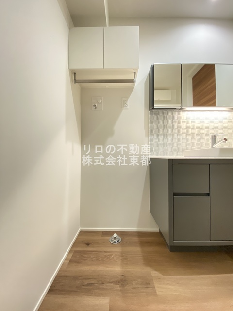 その他　上部収納棚あり！室内洗濯機置き場です♪