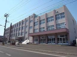 中学校　札幌市立篠路中学校（中学校）まで1094m