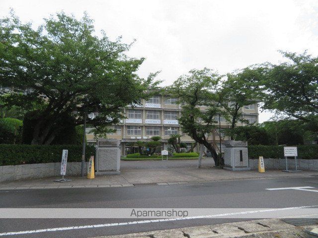 高校・高専　新居浜東高等学校（高校・高専）まで625m