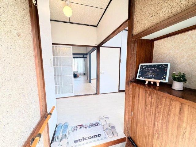 玄関　明るく開放的な玄関！シューズボックス付き！