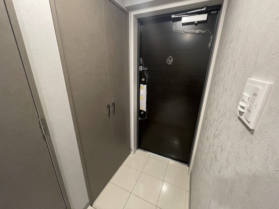 玄関　※別号室の写真です