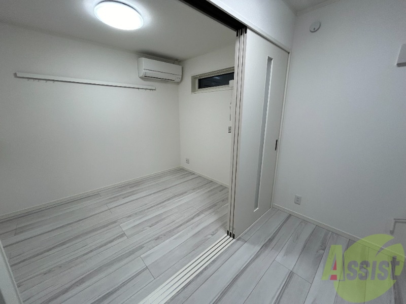 その他部屋・スペース　洋室からの角度です。仕切りがあるので寝室に出来ますね。