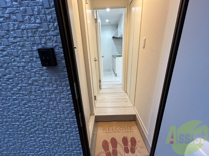 玄関　玄関はこちらです。靴置場が広く、靴箱もあります。