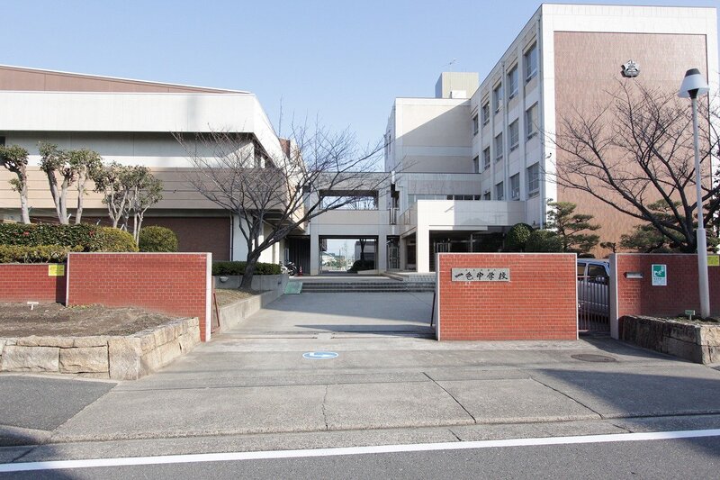 中学校　名古屋市立一色中学校（中学校）まで500m