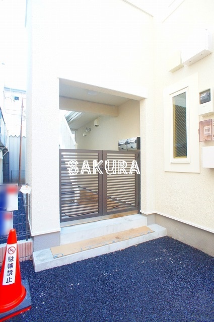 エントランス　お洒落な建物デザイン♪