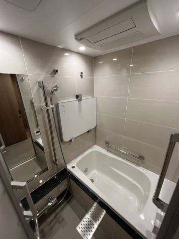 バス・シャワールーム　落ち着いた空間のお風呂です