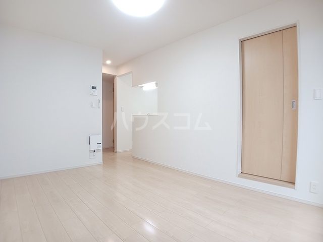 プラティーヌ Iの居間写真