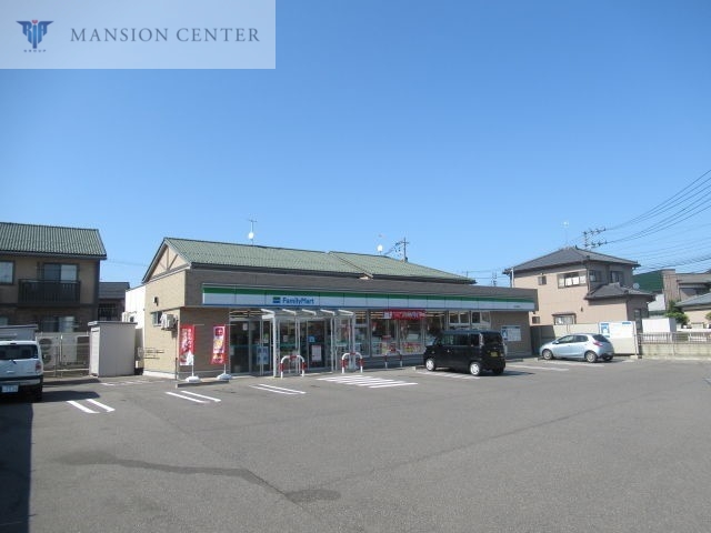 コンビニ　ファミリーマート新潟松園店（コンビニ）まで600m