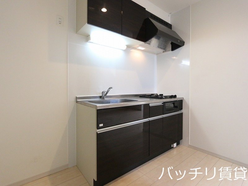 キッチン　同シリーズの別号室の画像。現況優先
