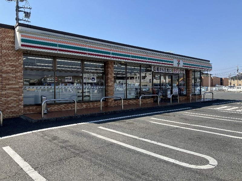 コンビニ　セブンイレブン高崎飯塚町店（コンビニ）まで494m