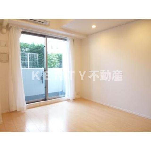 居室・リビング　こちらの居間で趣味の時間をお楽しみください