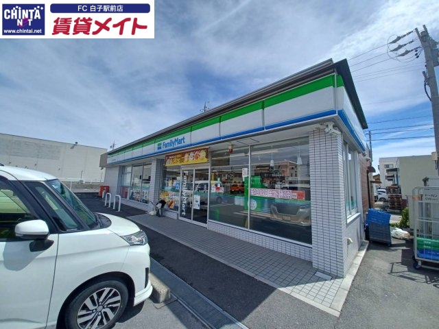 コンビニ　ファミリーマート　鈴鹿中江島町店（コンビニ）まで200m