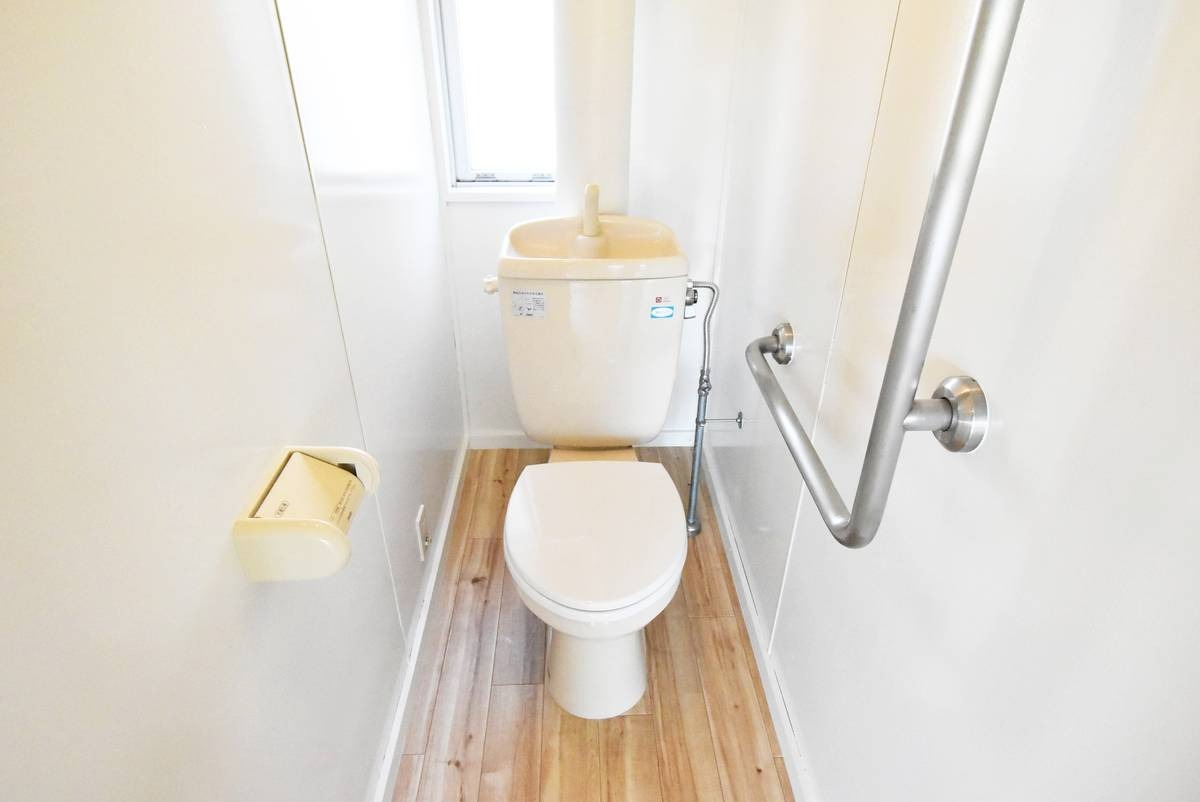ＪＲ上越線 小千谷駅 徒歩42分 5階建 築29年のトイレ写真