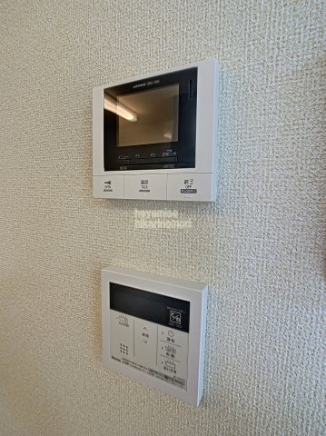 玄関　※同系型の写真になります。