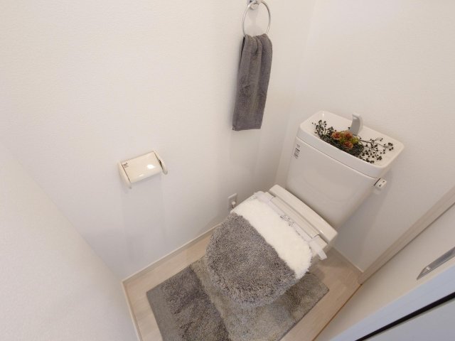トイレ　温水シャワータイプのトイレです