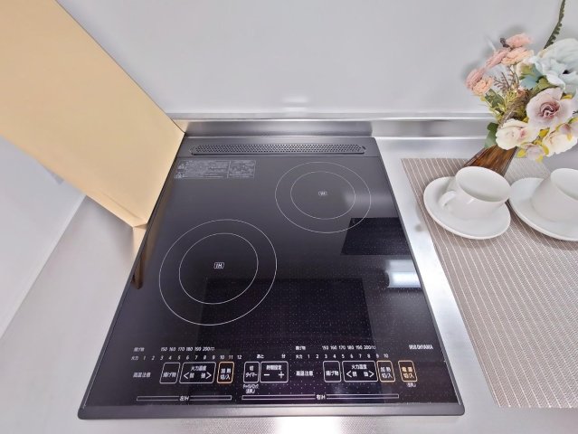 その他設備　IH2口コンロです。同時にお料理を作れば時短できますね