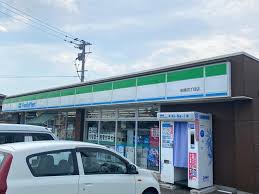 コンビニ　ファミリーマート 柏原四丁目店（コンビニ）まで303m