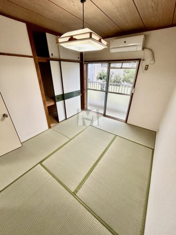 玄関　201号室の写真になります。実際は内見していただき確認の程お
