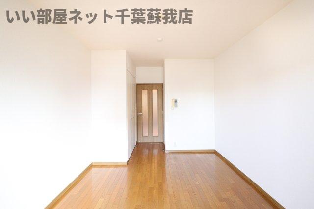 居室・リビング　洋室は7.5帖の広さです♪