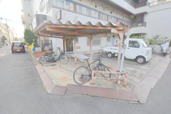 駐車場　あなたの大事な自転車も安心してとめることができますね。