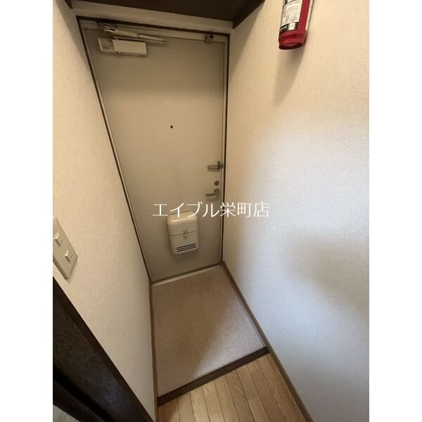 地下鉄東豊線 元町駅 徒歩39分 3階建 築31年の玄関写真