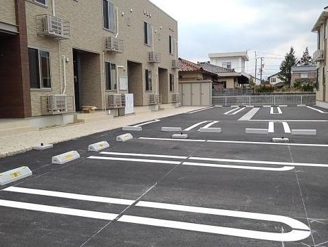 駐車場　駐車場があるので、車を買う予定の方も安心です