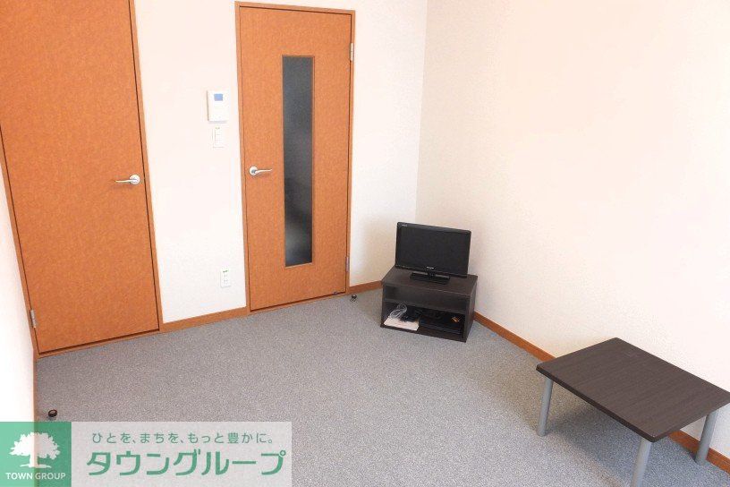 レオパレスシェーネの居間写真
