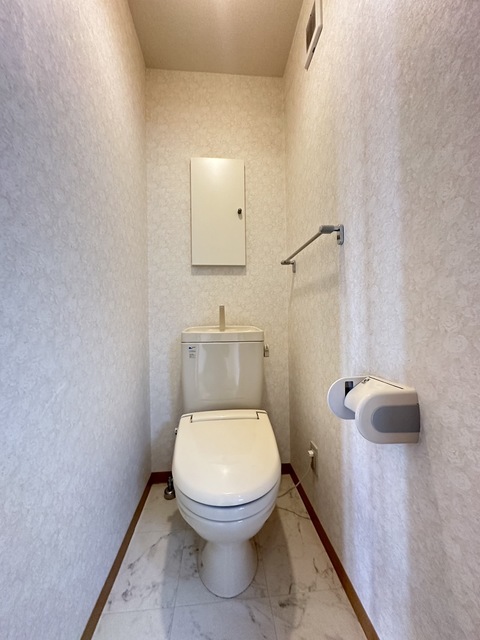 トイレ　同施工会社参考写真です