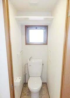 トイレ　★トイレ上部、収納スペースあり★