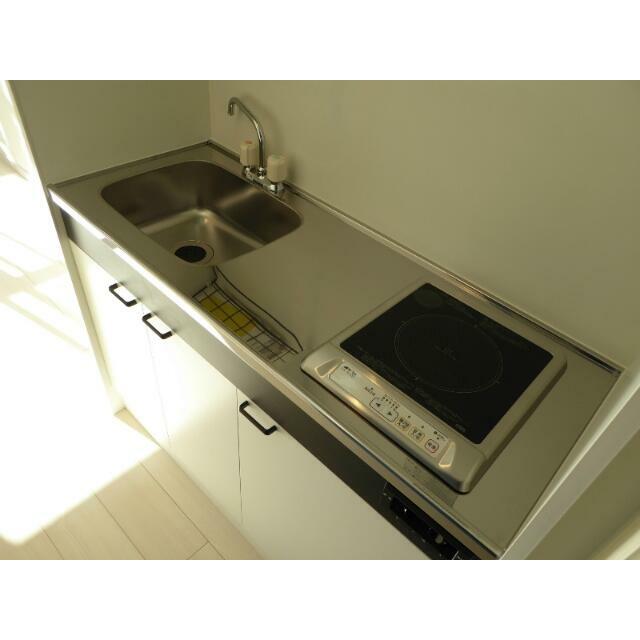 キッチン　一人暮らしに丁度いいサイズ、お手入れ楽々のＩＨキッチンです！