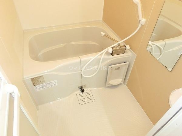 バス・シャワールーム　浴室乾燥機付きバス！