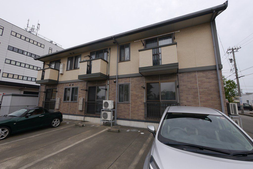 建物外観　駐車場
