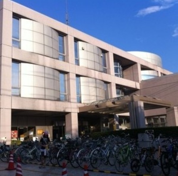 図書館　世田谷区立梅丘図書館（図書館）まで112m