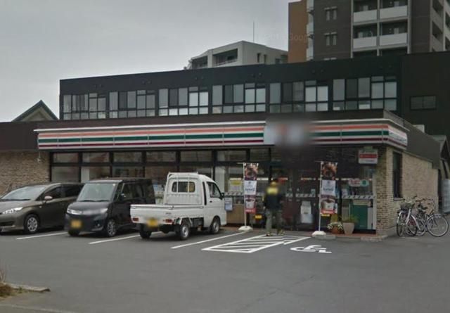 コンビニ　セブンイレブン（コンビニ）まで250m
