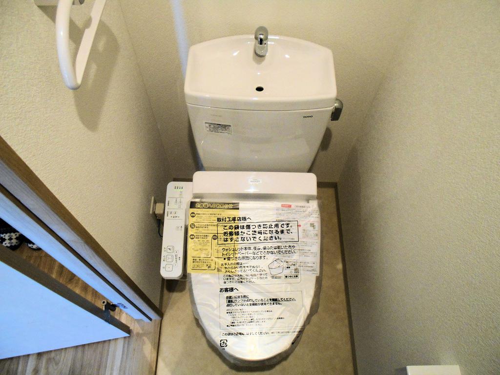 トイレ　温水洗浄便座つき