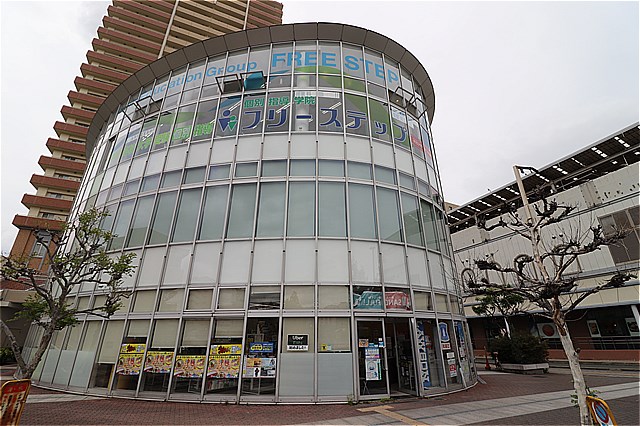 コンビニ　ローソン住道駅前店（コンビニ）まで662m