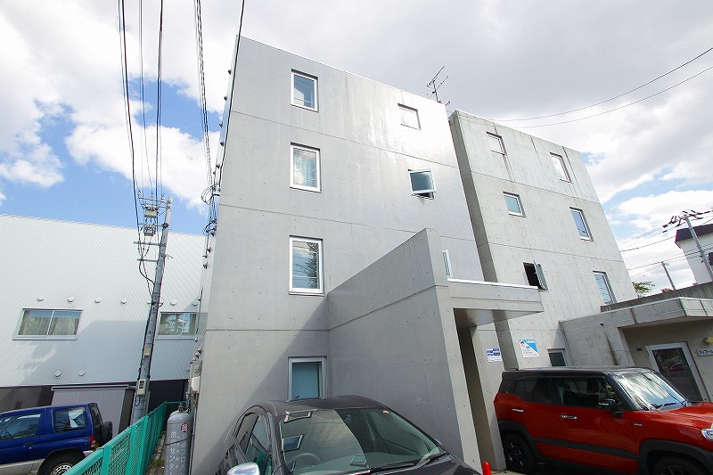 札幌市北区北二十四条西のマンションの建物外観