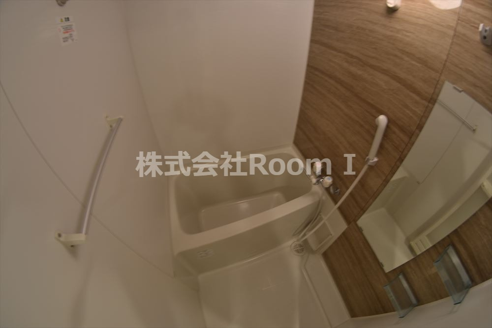 バス・シャワールーム　落ち着いた空間のお風呂です 反転