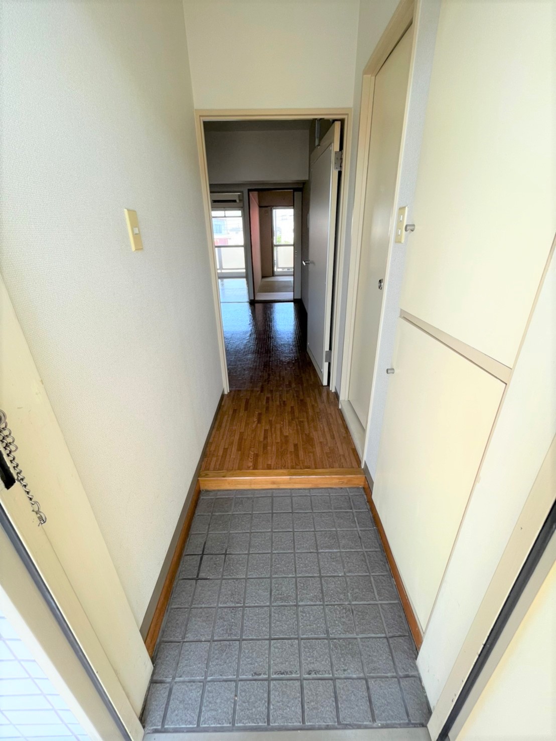 玄関　シューズボックス付