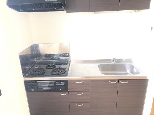 キッチン　ガスコンロ　3口