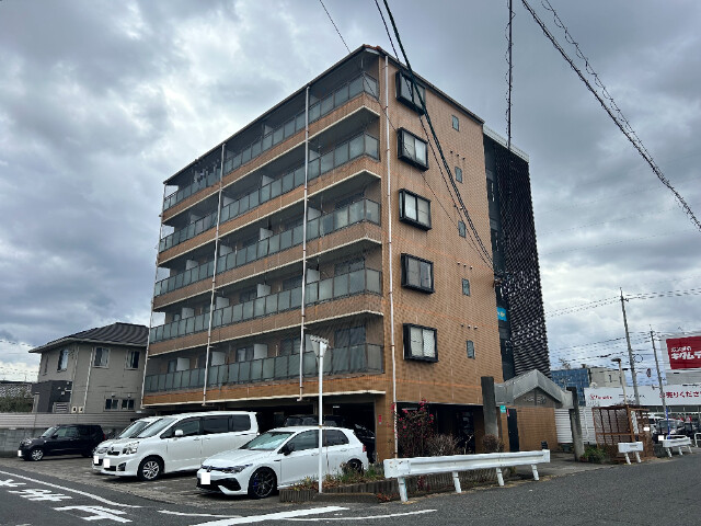 【倉敷市田ノ上新町のマンションの建物外観】