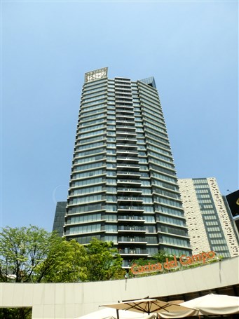 コンフォリア新宿イーストサイドタワーの建物外観