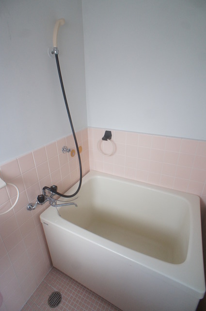 バス・シャワールーム　バストイレ別！湯船につかることで日頃の疲れを癒せます♪